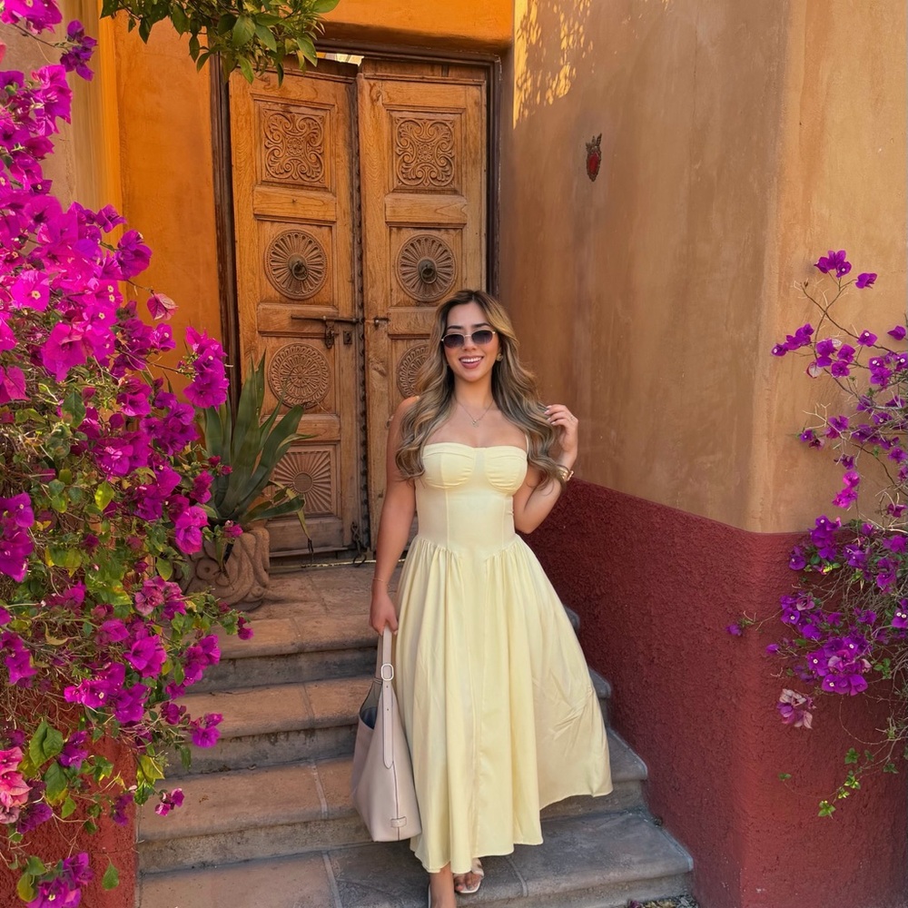 Elegant Yellow Dress with adjustable straps